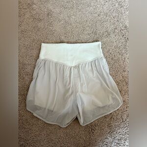 Lululemon nulu and mesh bone color size 6